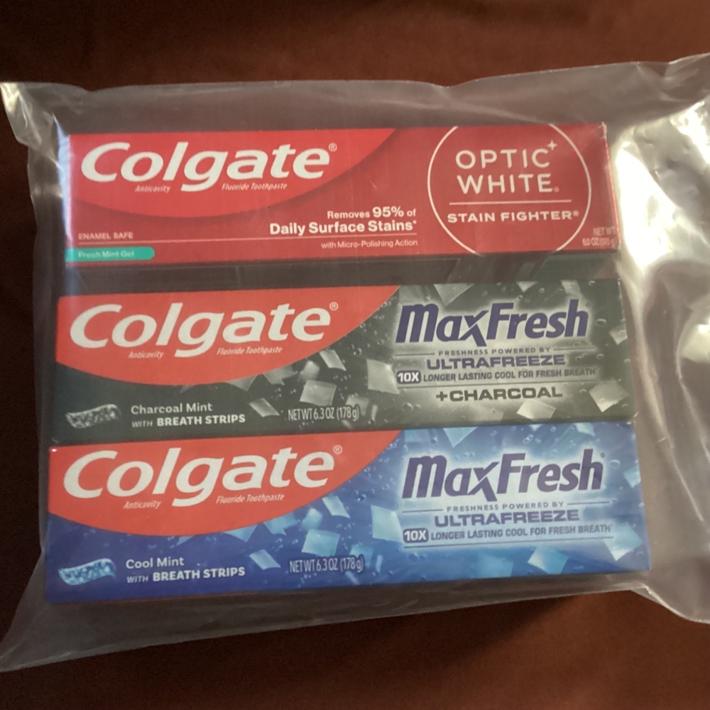 Colgate Optic White & Colgate MaxFresh Bundle - Picture 2 of 5